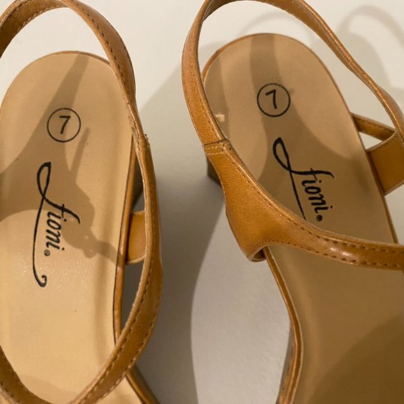 Fioni Womens Camel Wvn Vamp Wedge Size 7 - Picture 2 of 10